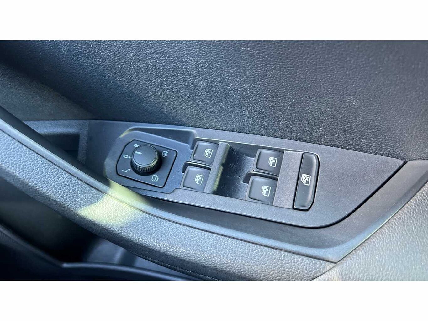 SKODA KAROQ 1.5 TSI Sportline 5dr