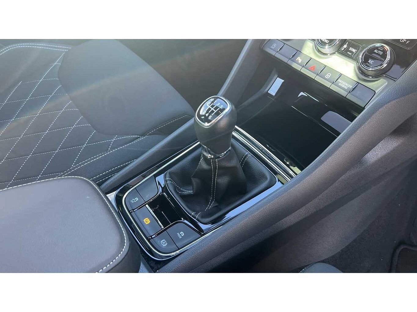 SKODA KAROQ 1.5 TSI Sportline 5dr